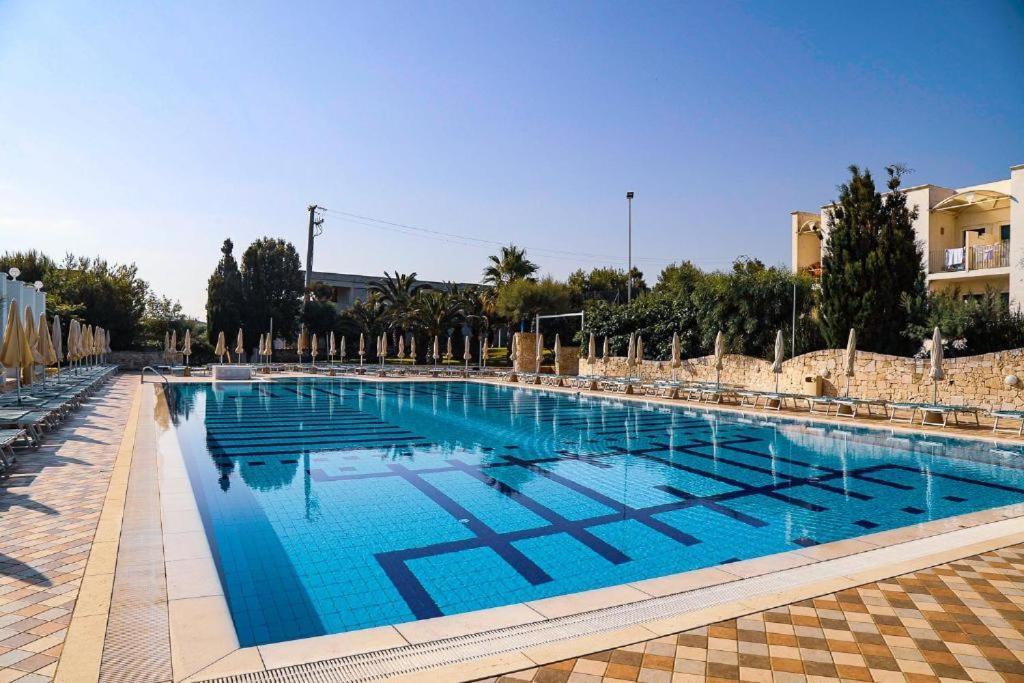 Hotel Scoglio Degli Achei Torre Santa Sabina Kültér fotó