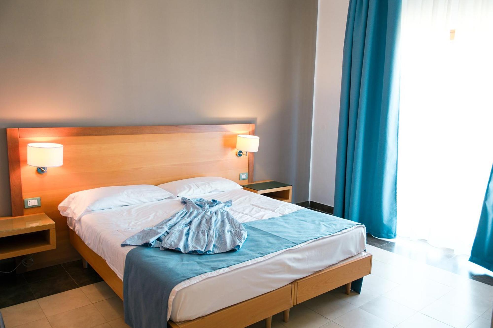 Hotel Scoglio Degli Achei Torre Santa Sabina Kültér fotó