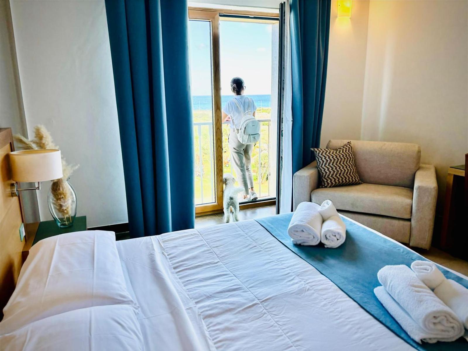Hotel Scoglio Degli Achei Torre Santa Sabina Kültér fotó